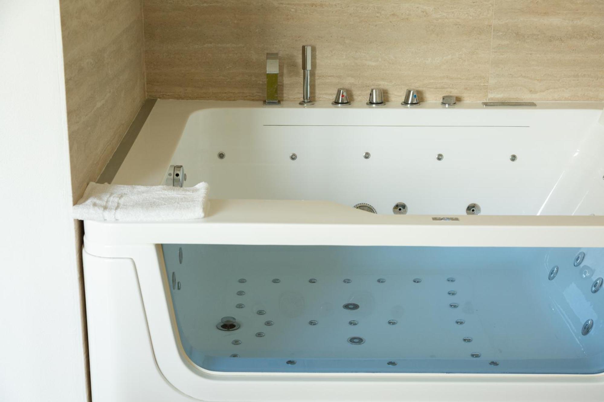 Maris Suite - Appartamento Con Vasca Idromassaggio Alghero Exterior photo